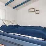 4 Person In *